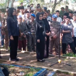 Pemakaman Camat Kedondong Berlangsung Haru di Pesawaran