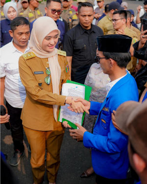 Aspirasi Mahasiswa PMII Dikawal, Wagub Lampung Temui Massa Aksi     Aspirasi Mahasiswa PMII Disampaikan Langsung kepada Wagub Lampung