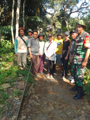 Kemanunggalan TNI dan Rakyat Warnai Gotong Royong Jembatan