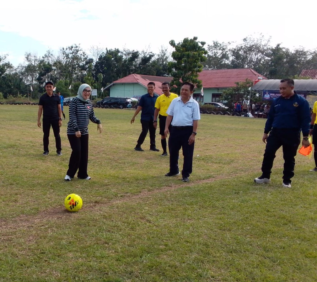Resmikan Pembukaan Cabor Sepak Bola Porkab 2026, Bupati Way Kanan: Di Luar Lapangan Kita Satu Keluarga