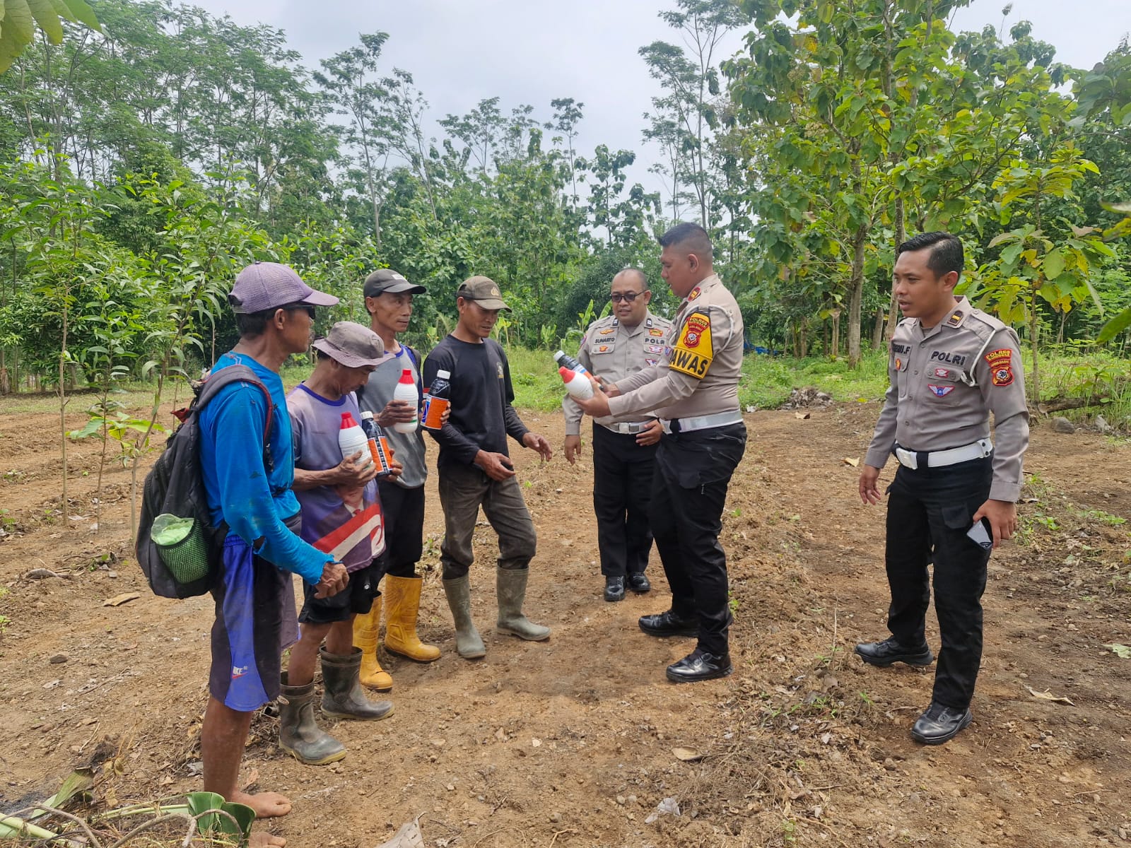 Ketahanan Pangan: Sat Lantas Polres Kuningan Dukung Penanaman Jagung