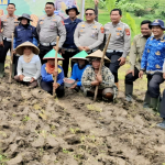 SAT LANTAS POLRES KUNINGAN BERSAMA KELOMPOK TANI DESA CIBULAN OLAH LAHAN UNTUK PROGRAM KETAHANAN PANGAN 2026