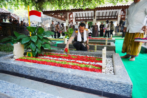 Kapolri Ziarah ke Makam Gus Dur Jelang Hari Bhayangkara
