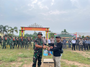 Karya Bhakti Kodim 0427: TNI dan Warga Bersihkan Fasilitas Umum Kampung Serupa Indah