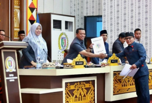 BUPATI PRINGSEWU SAMPAIKAN RANPERDA PERTANGGUNGJAWABAN PELAKSANAAN APBD TAHUN ANGGARAN 2025