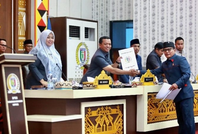BUPATI PRINGSEWU SAMPAIKAN RANPERDA PERTANGGUNGJAWABAN PELAKSANAAN APBD TAHUN ANGGARAN 2025