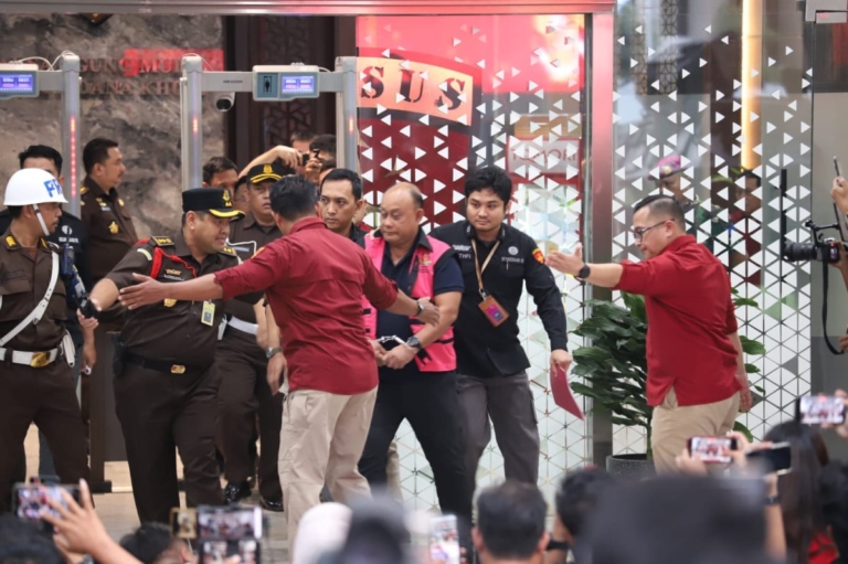 Korupsi MBG Seret Mantan Pimpinan Badan Gizi Nasional