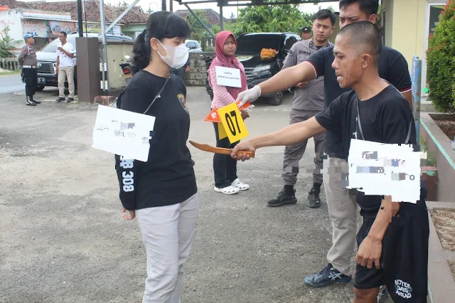 Rekonstruksi Kasus Pembunuhan Pringsewu Peragakan 17 Adegan, Motif Diduga Sakit Hati karena Ajakan Rujuk Ditolak