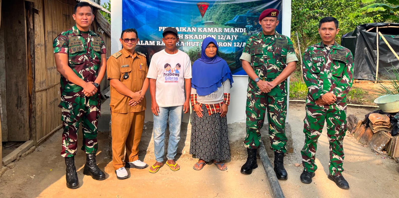 HUT ke-14 Skadron 12/AJY Hadirkan Bantuan Sanitasi bagi Warga Kurang Mampu