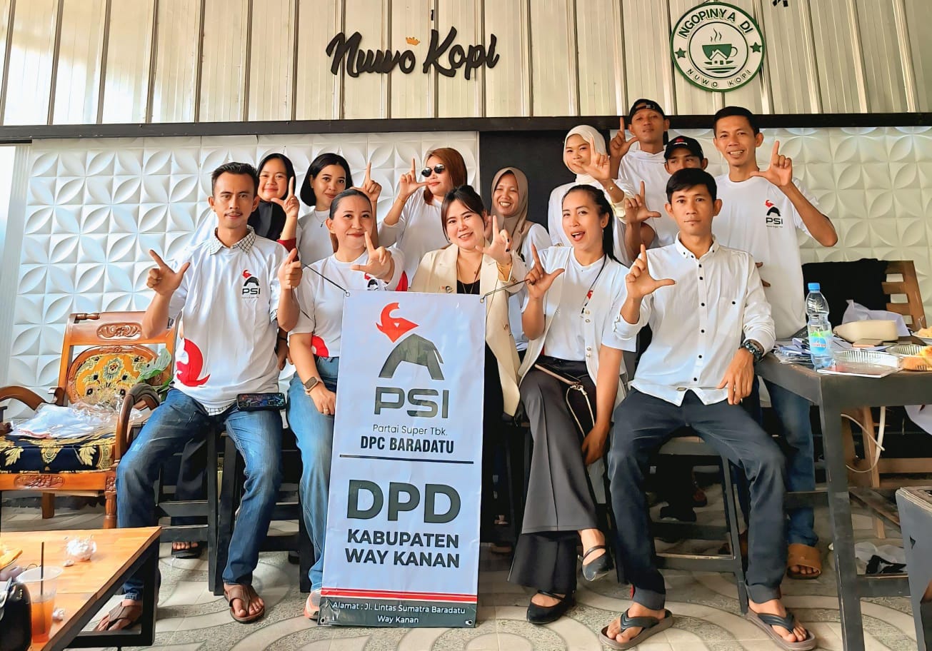 DPC PSI Baradatu Serahkan Atribut Partai ke DPRT Se-Kecamatan Baradatu
