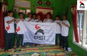 DPD PSI Way Kanan Serahkan Atribut Partai ke Pengurus DPRT Kampung Kemu, Kecamatan Banjit