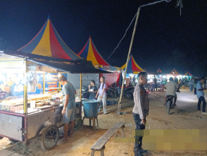 Ciptakan Kamtibmas Kondusif, Polsek Rebang Tangkas Gelar Patroli Rawan Malam di Pasar Malam Lebak Peniangan