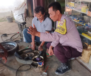 Jalin Kedekatan Dengan Warga, Personel Polsek Banjit Sambangi Warga Binaan di Simpang Asam