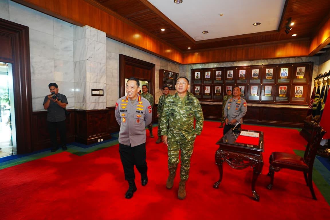 Soliditas TNI-Polri Diperkuat, Kapolri Silaturahmi dengan Panglima TNI di Mabes TNI