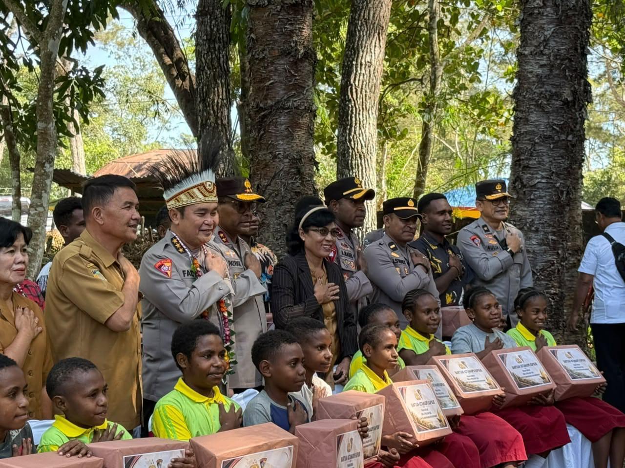 Astamaops Kapolri Berbagi Semangat Belajar Bersama Anak-Anak Papua di Pusat Olah Seni Wesaput