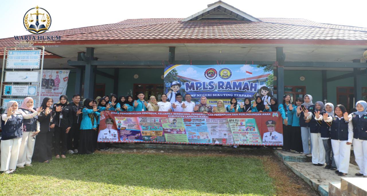 Ketua TP PKK Lampung Barat Tinjau MPLS di SMP Negeri Sekuting Terpadu, Tekankan Bijak Bermedia Sosial dan Pencegahan Pernikahan Dini