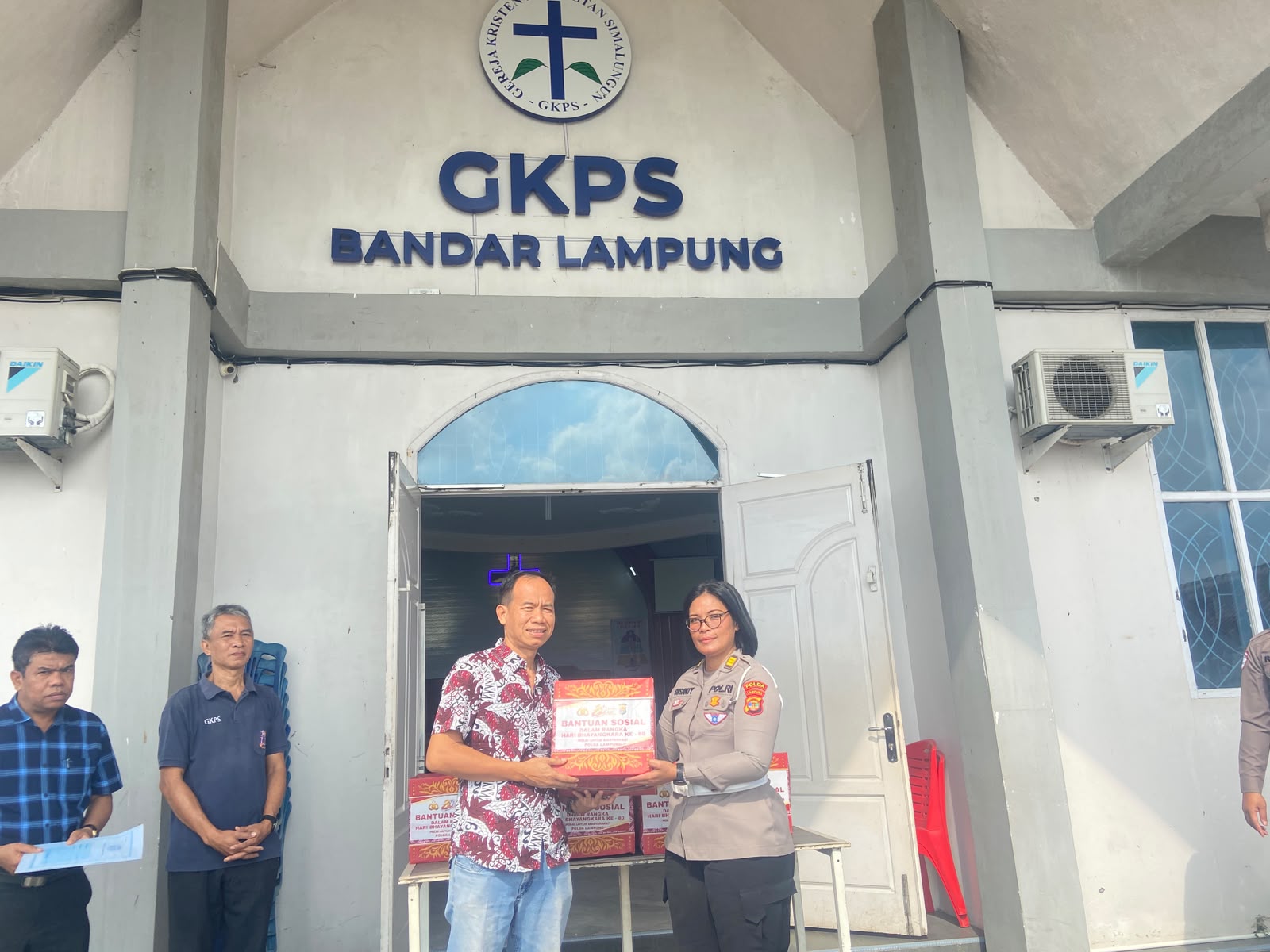 Peringati Hari Bhayangkara ke-80, Ditlantas Polda Lampung Gelar Bakti Religi di Gereja GKPS