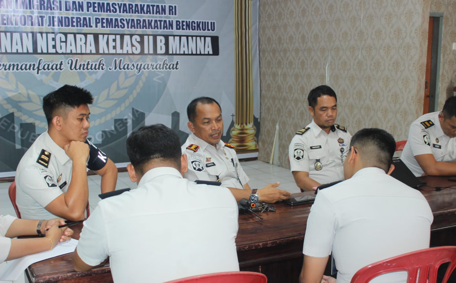 Matangkan Persiapan HUT RI ke-81, Rutan Kelas IIB Manna Gelar Rapat Internal dan Rencanakan Tournament Futsal Antar Instansi