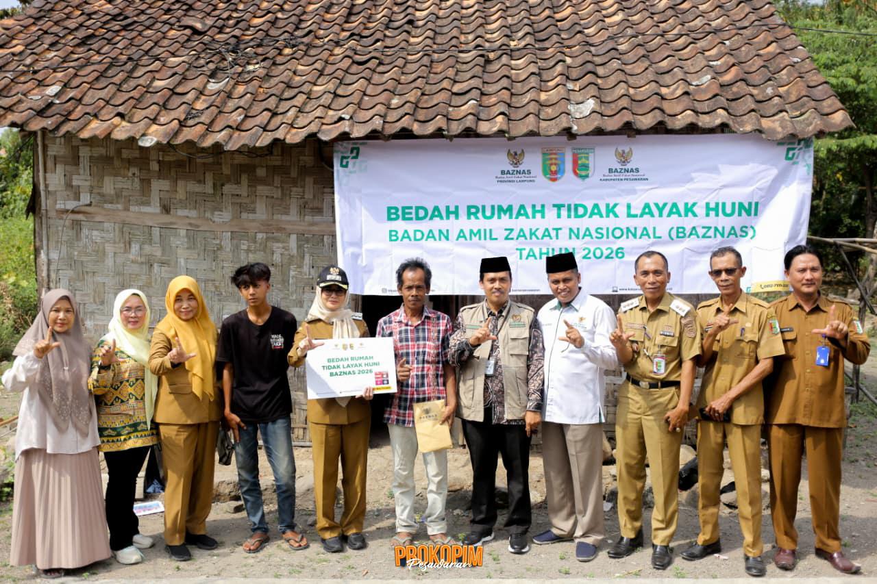 Bupati Nanda Indira Serahkan Bantuan Bedah Rumah Baznas, Wujudkan Hunian Layak bagi Warga Kurang Mampu