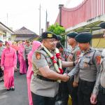 Penuh Haru dan Kekeluargaan, Polresta Cirebon Gelar Upacara Penyerahan Jabatan dan Pelepasan AKBP Eko Munarianto