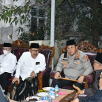 Kapolresta Cirebon Bertakziah, Beri Penghormatan Terakhir kepada Sesepuh Buntet Pesantren KH. Hasanuddin Kriyani