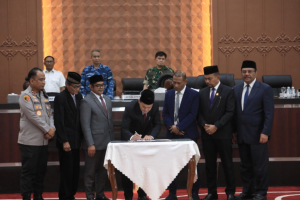 Dek Fadh Hadiri Paripurna DPRA, Bahas Pertanggungjawaban APBA