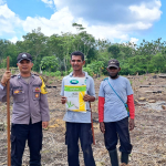 Bhabinkamtibmas Dampingi Penanaman Jagung, Perkuat Ketahanan Pangan di Talisayan
