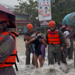 Polri Gerak Cepat Evakuasi Warga Terdampak Banjir di Padang