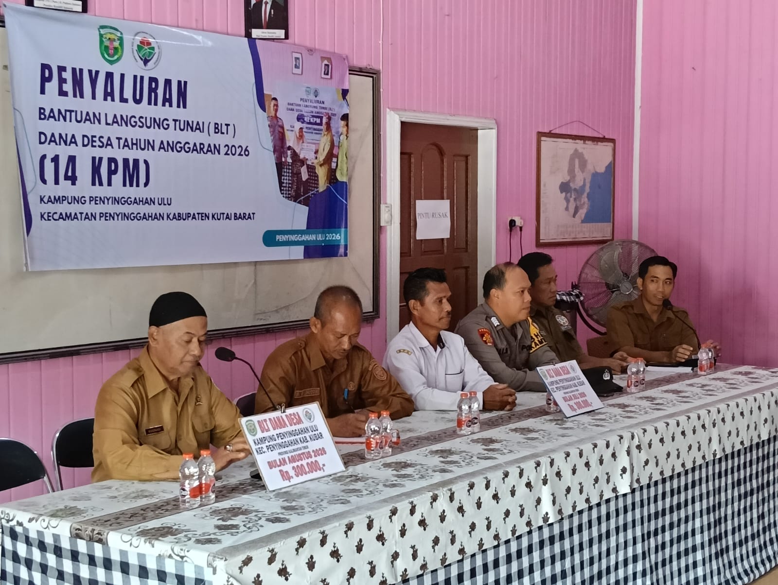 Polsek Penyinggahan Dampingi Penyaluran BLT-DD kepada 14 KPM di Kampung Penyinggahan Ulu