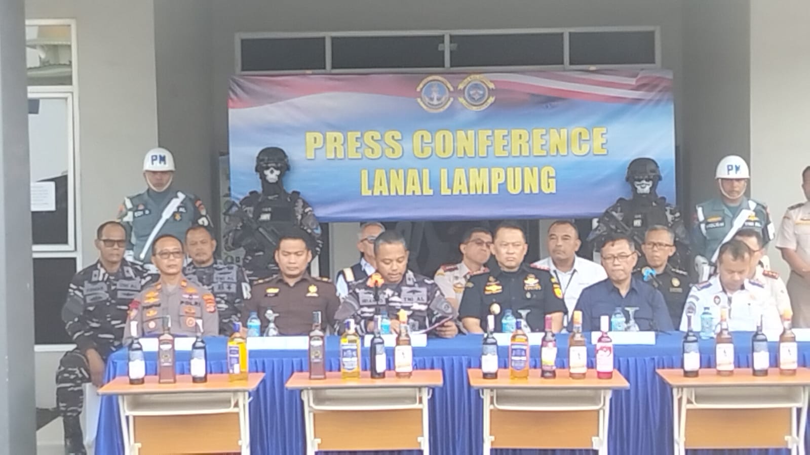 Tim Satgas BKO Lanal Lampung Gagalkan Peredaran Ribuan Liter Miras Ilegal di Pelabuhan Bakauheni