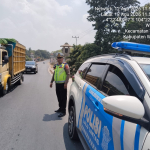 KASAT LANTAS AKP SULKHAN SH., MH. PATROLI SIANG DI PERBATASAN WAY KAN – SUMSEL, HIMBAU PENGENDARA TERTIB BERLALU LINTAS