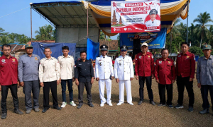 KHIDMAT DAN MERIAH, KEPALA KAMPUNG RAMBAT PIMPIN LANGSUNG UPACARA HUT KE-81 RI DI DUSUN III KAMPUNG KEMU BANJIT
