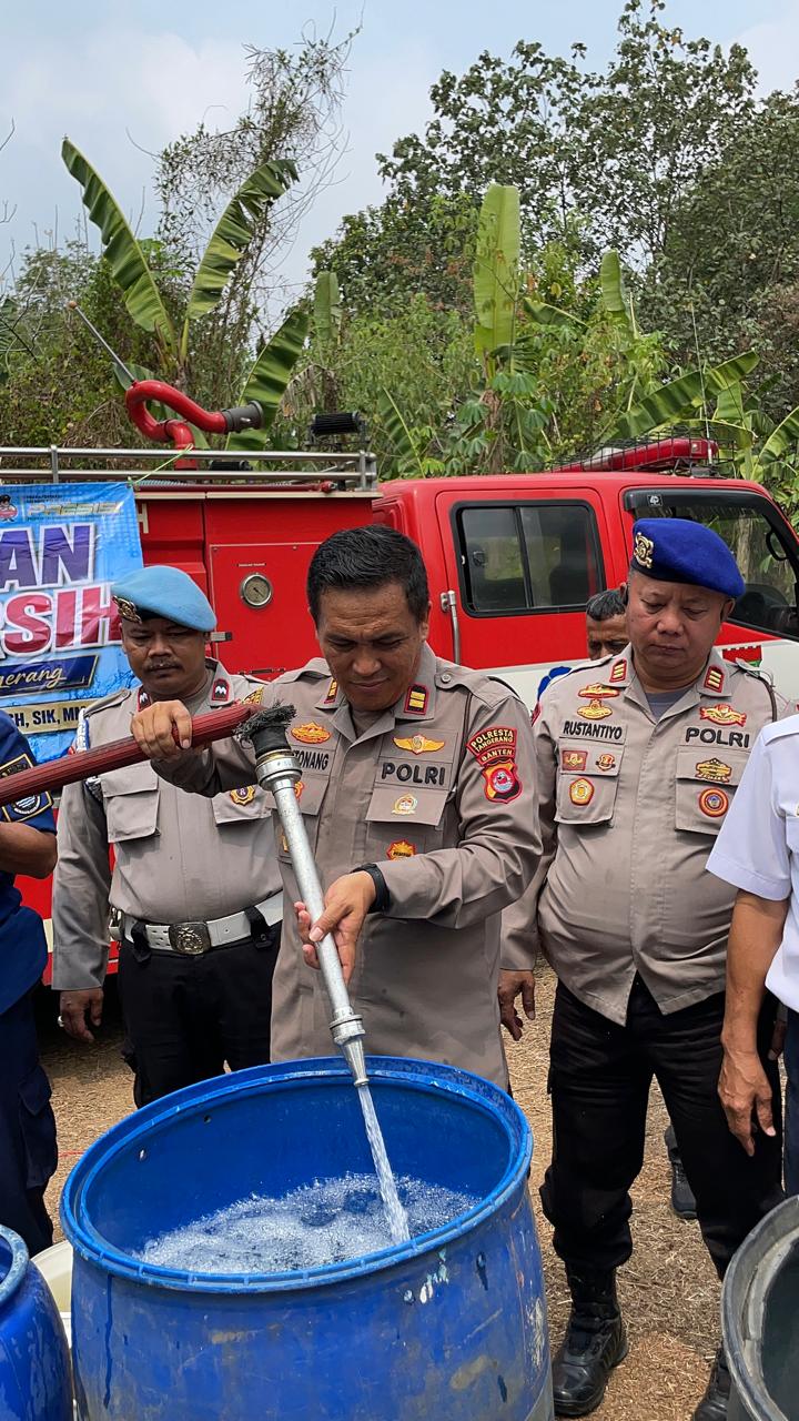 Polresta Tangerang Salurkan 10 Ribu Liter Air Bersih