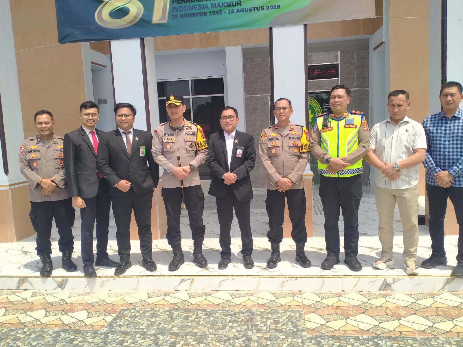 PERKUAT SINERGI PENEGAKAN HUKUM, KAPOLRES WAY KANAN SAMBANGI KANTOR PENGADILAN NEGERI