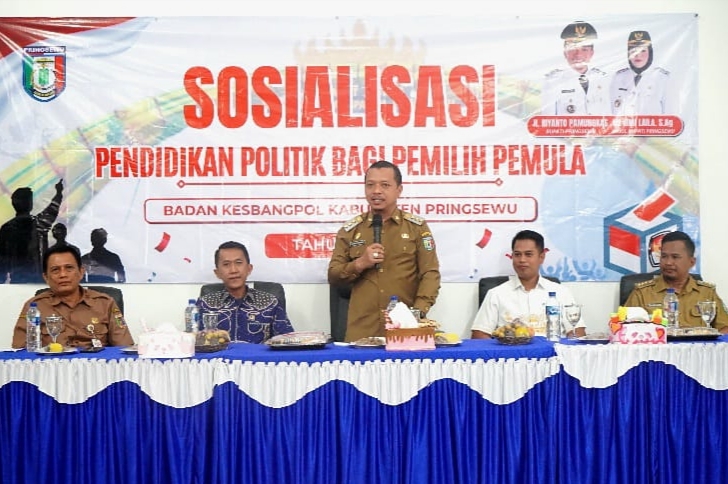 Bupati Pringsewu Buka Sosialisasi Pendidikan Politik bagi Pemilih Pemula di SMAN Pagelaran