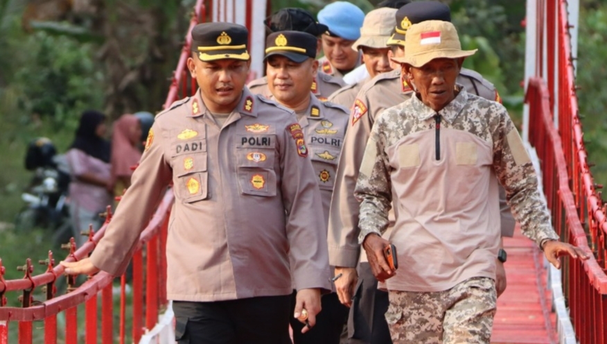 Jembatan Gantung Bumi Arum Kembali Kokoh, 200 Warga dan Polisi Gotong Royong Perbaiki Akses Penghubung Pringsewu-Sukoharjo