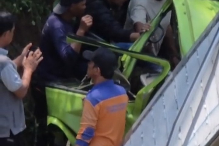 Kecelakaan Tunggal Truk Box Diduga Akibat Rem Blong