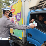 Polresta Tangerang Bagikan Masker Antisipasi Abu Vulkanik GAK