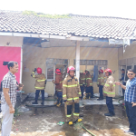 Polsek Seltim Bersama Damkar Berhasil Padamkan Kebakaran Gudang Wifi