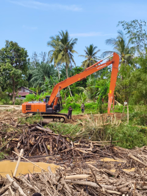 Dua Excavator Dikerahkan, Pemko Langsa Bersihkan Krueng
