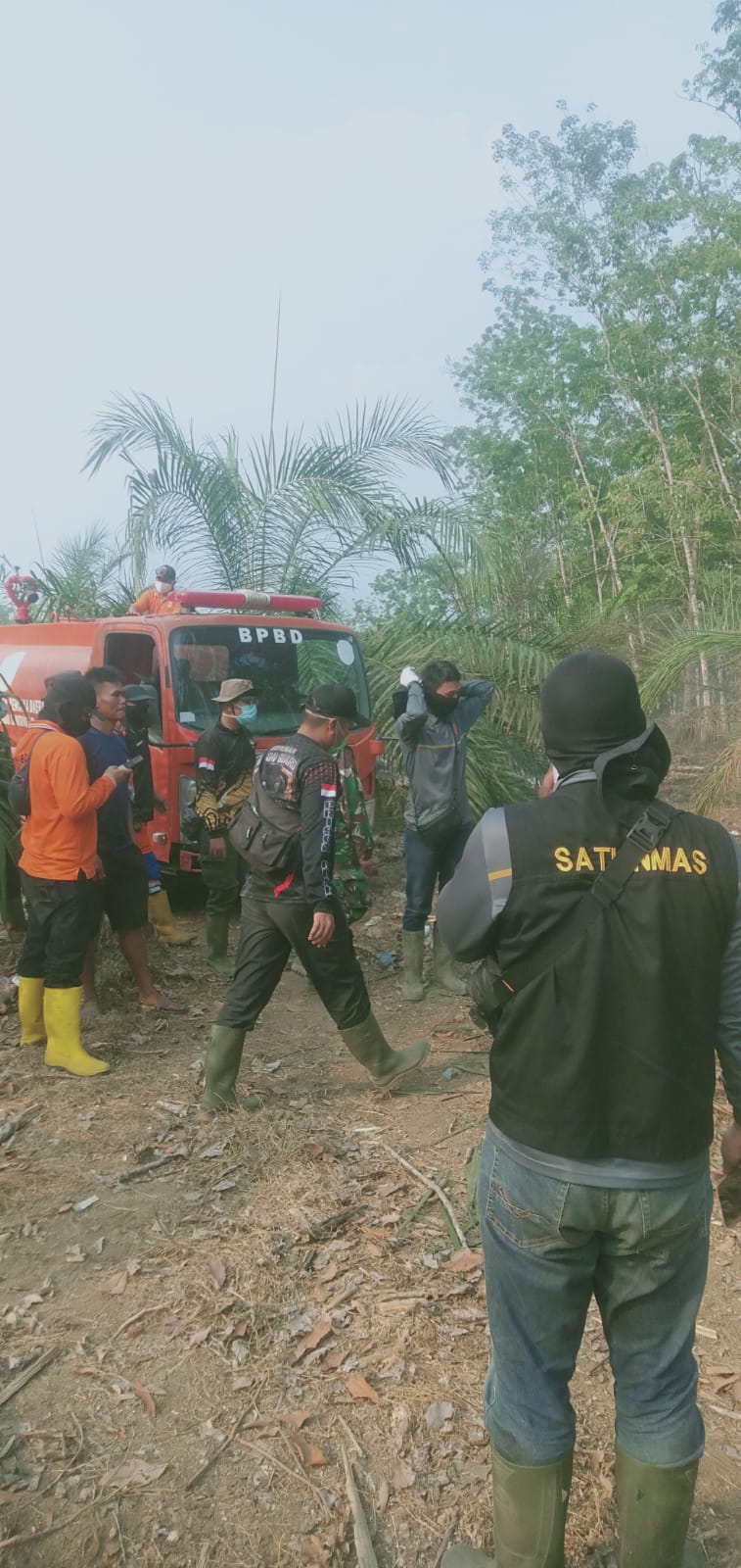 Kebakaran Lahan Perkebunan Warga di Simpang Raja Berhasil Dipadamkan