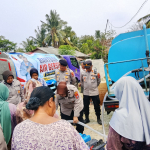 Polsek Kresek Salurkan Ribuan Liter Air Bersih ke Sidoko