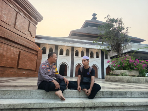 Kehabisan Bekal Saat Hendak Pulang, Polisi Bantu Santri hingga Stasiun Pasar Lama