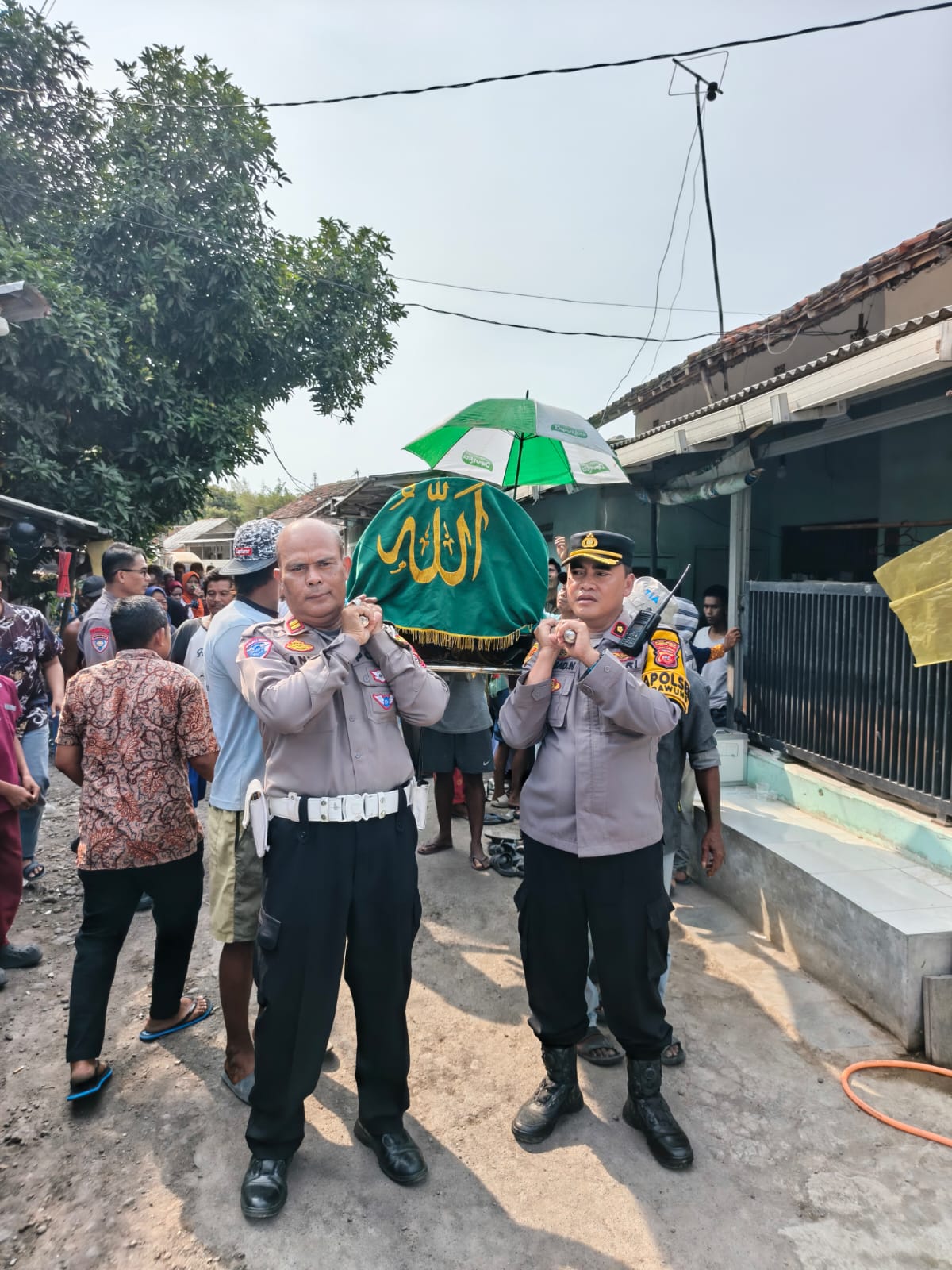 Kapolsek Kedawung Antar Jenazah Korban, Bentuk Empati Polisi kepada Keluarga