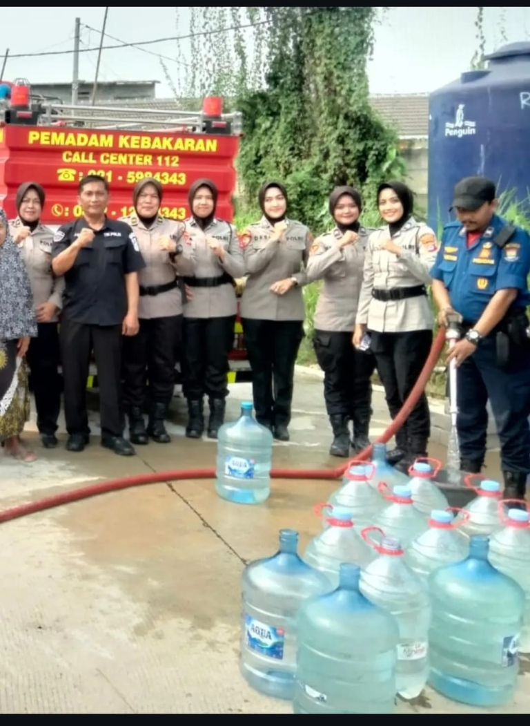 Polresta Tangerang dan Polsek Cisoka Salurkan 5.000 Liter Air Bersih untuk 300 Warga
