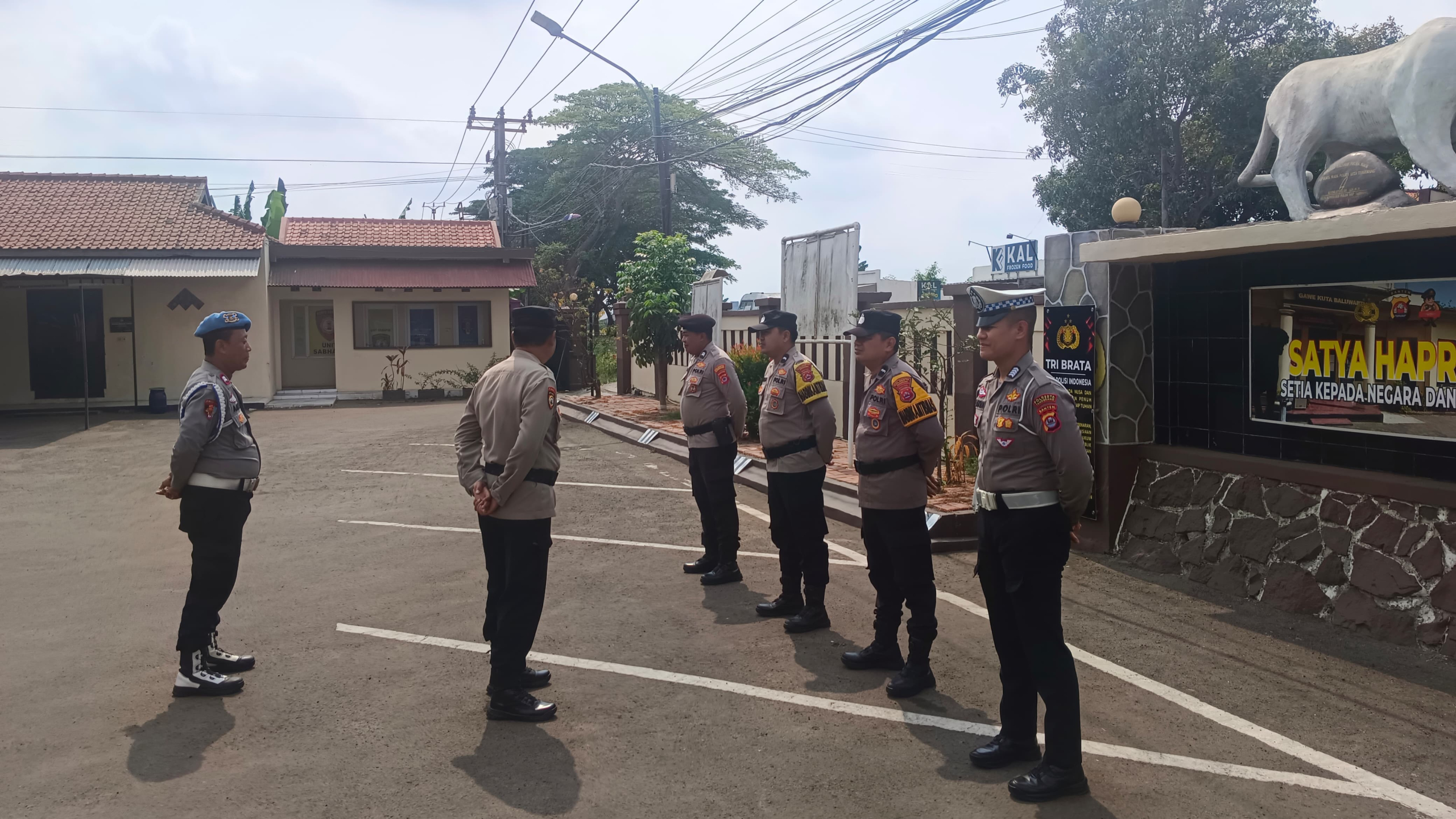 IPDA Budi Pimpin Apel Pagi, Tekankan Disiplin dan Kesiapsiagaan Personel