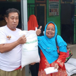 Pekon Sukoharum Salurkan Bantuan Pangan Beras, 230 KPM Terima 690 Sak