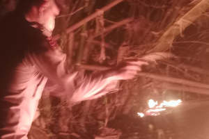 Bhabinkamtibmas Gerak Cepat Tangani Kebakaran Perkebunan Bambu di Tanjung Rejo
