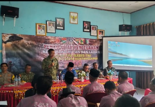 Tim Mabes TNI Edukasi Warga Kec. Gunung Alip Cegah Karhutla