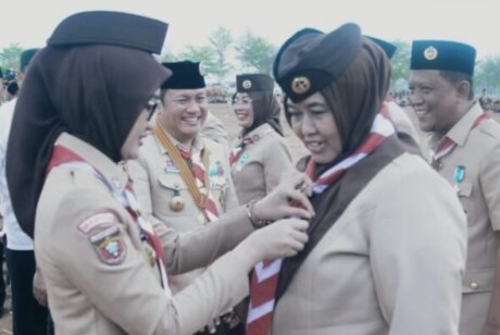 Wabup Pringsewu Umi Laila Terima Tanda Penghargaan atas Dedikasi Membina Gerakan Pramuka